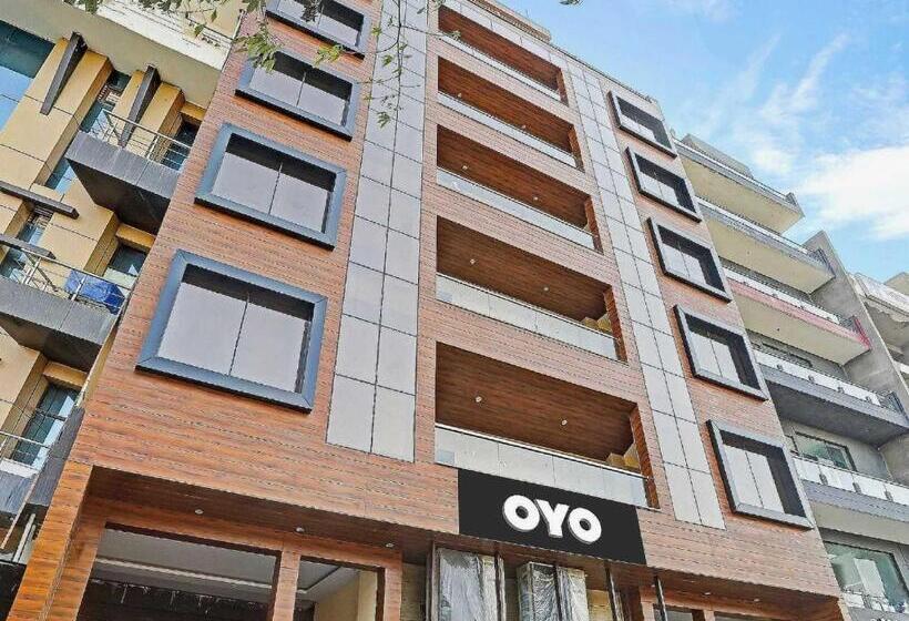 בית מלון כפרי Capital O Mt Corporate Stays Near Iskcon Temple Noida