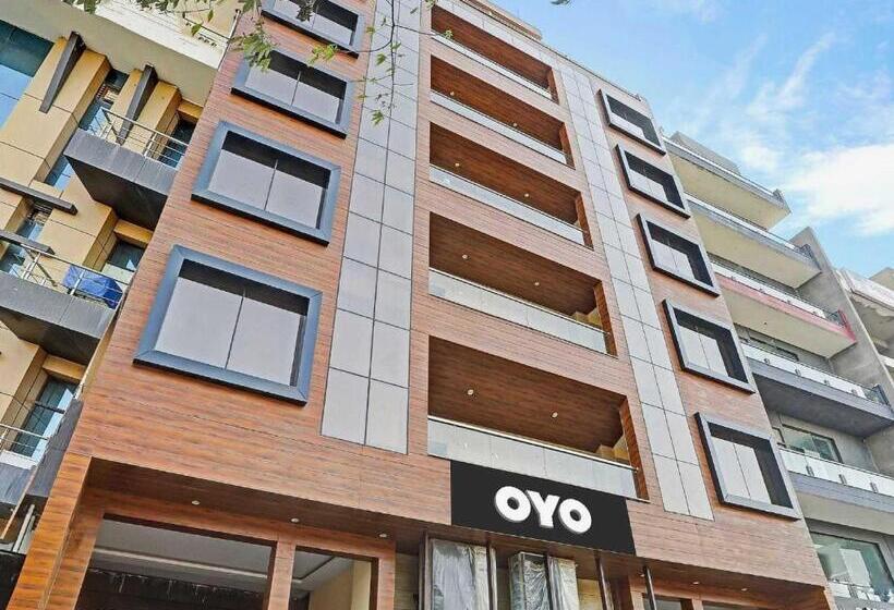 בית מלון כפרי Capital O Mt Corporate Stays Near Iskcon Temple Noida