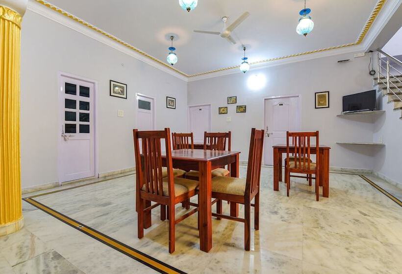 Fabhotel The Castle Homestay I