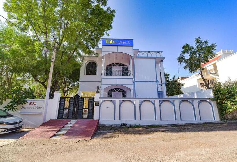 Fabhotel The Castle Homestay I