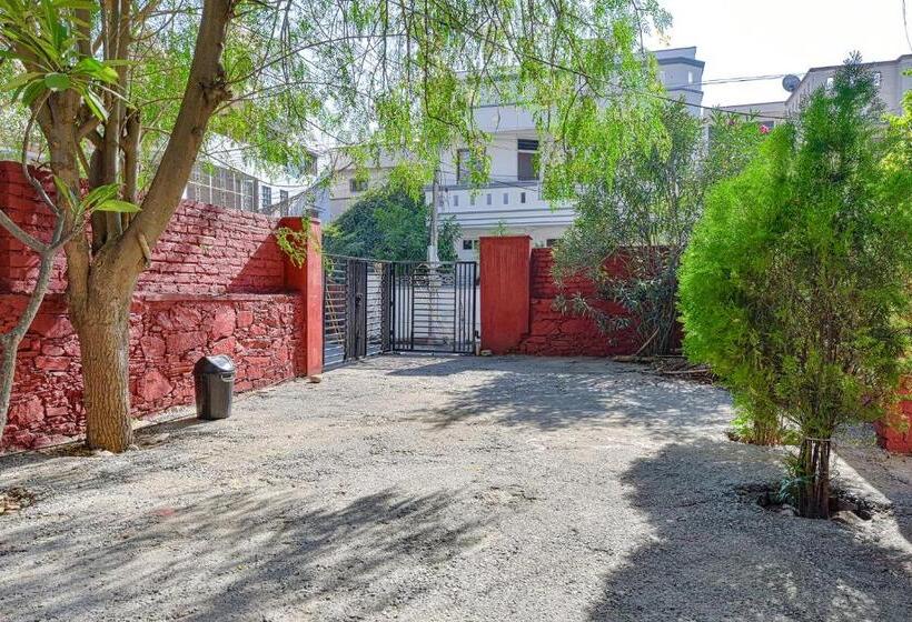 Fabhotel The Castle Homestay I