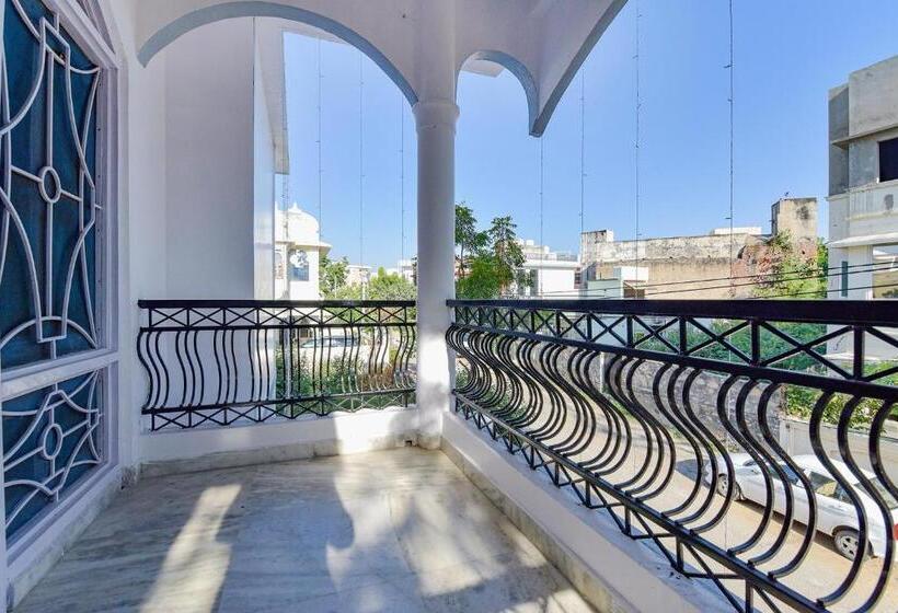 Fabhotel The Castle Homestay I