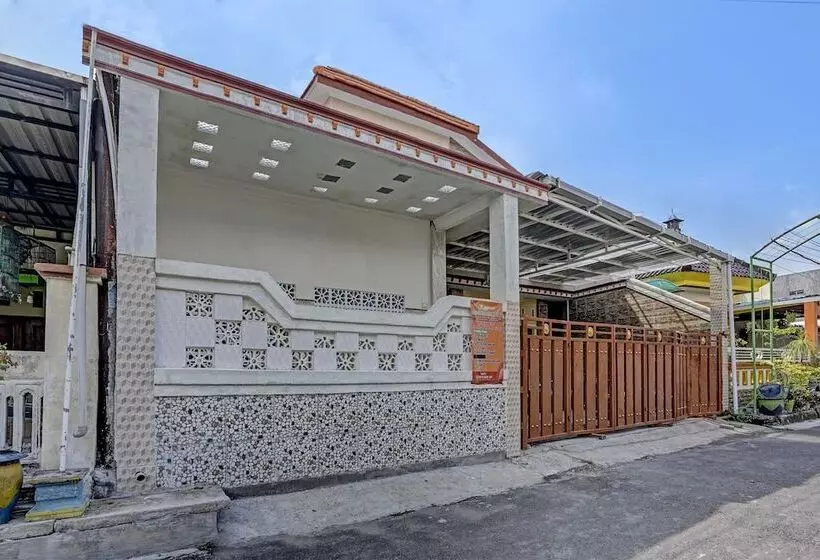 Hotelli Oyo 91848 Kost Assalaam Syariah