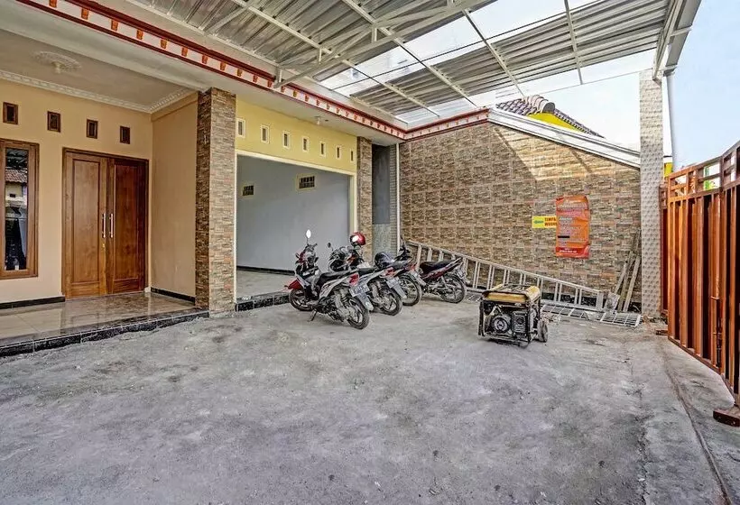 Hotelli Oyo 91848 Kost Assalaam Syariah