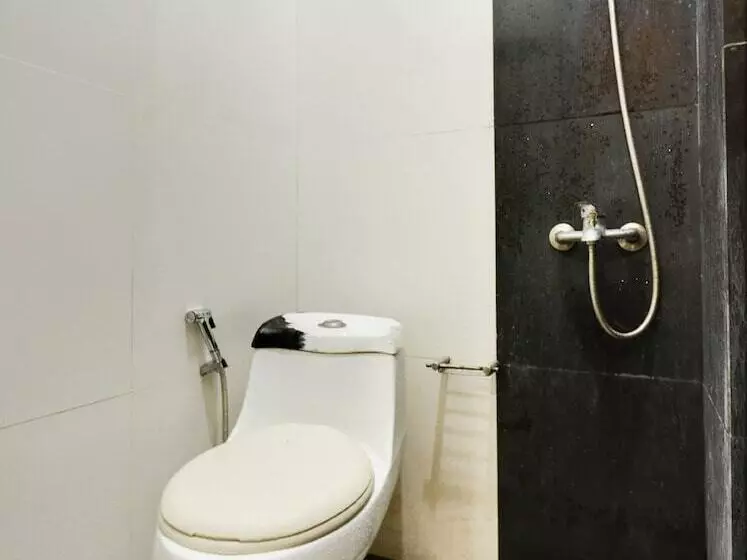 Hotelli Spot On 91887 Penginapan Rindu