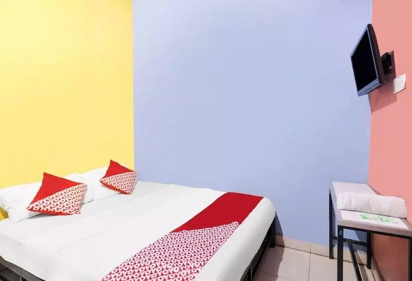 Hotelli Spot On 91887 Penginapan Rindu