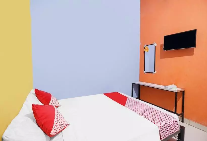 Hotelli Spot On 91887 Penginapan Rindu