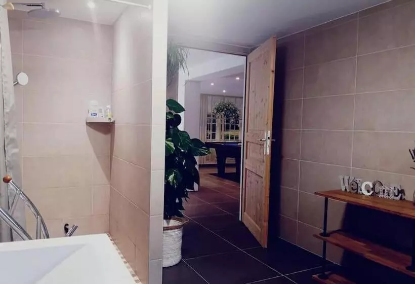 Majatalo Logement Avec Billard, Home Cinéma Et Terrasse Privatisés