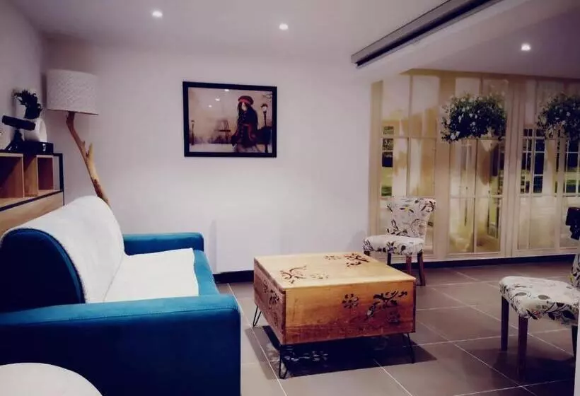 Majatalo Logement Avec Billard, Home Cinéma Et Terrasse Privatisés