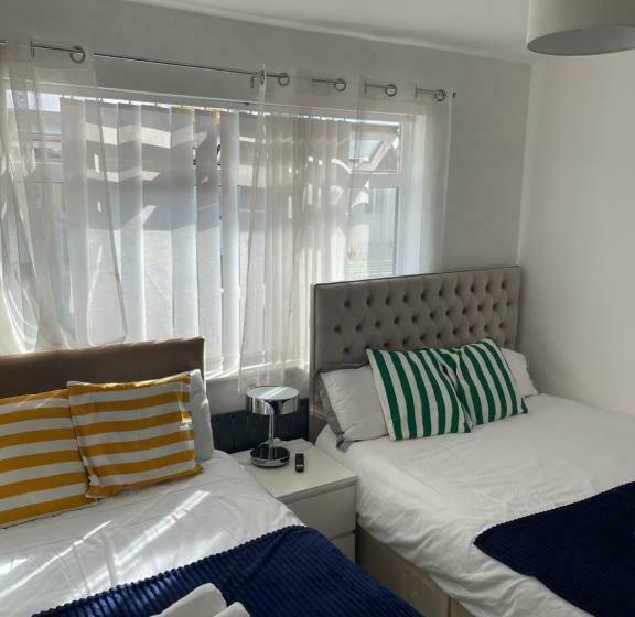 Pensjonat Shared House On Lakewood Crescent