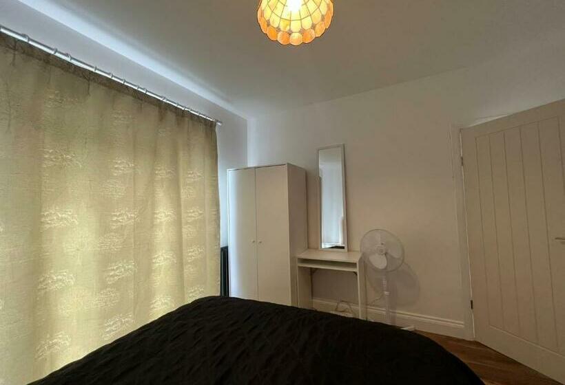 Pensjonat Shared House On Lakewood Crescent