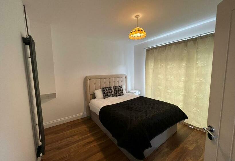 Pensjonat Shared House On Lakewood Crescent