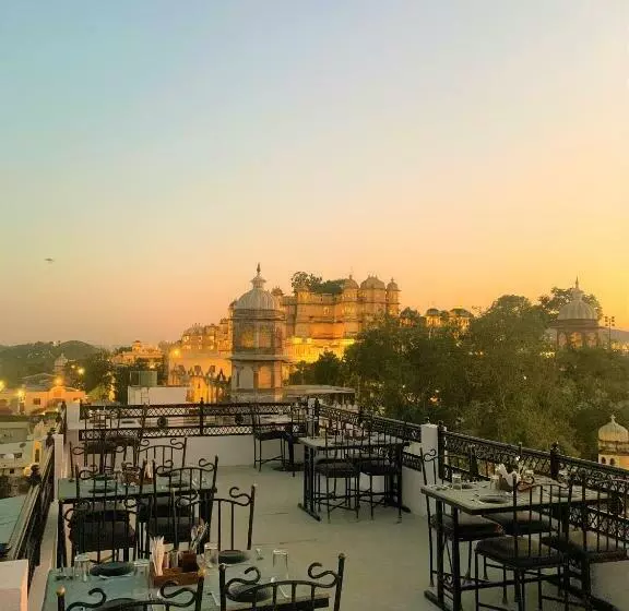هتل Pine Haveli   An Exquisite Heritage Stay