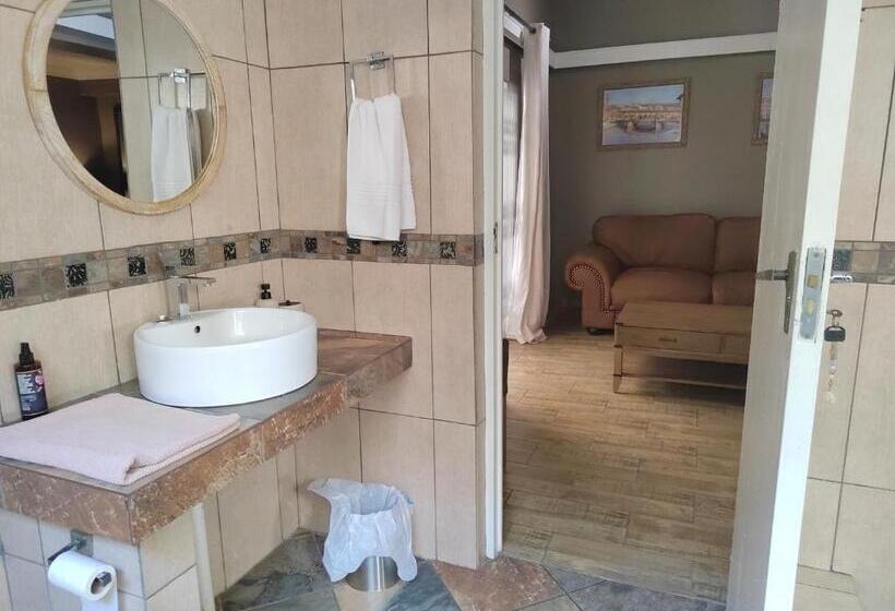 פנסיון Crayfish Creek Guest House