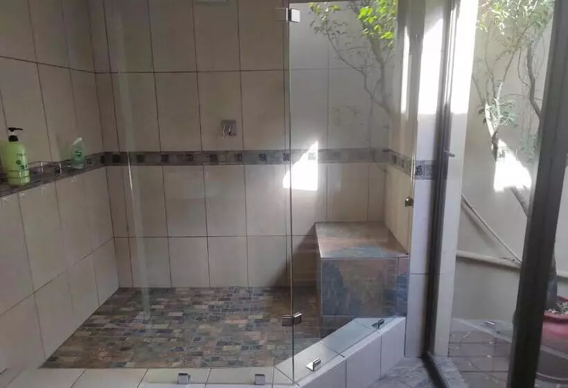 ペンション Crayfish Creek Guest House