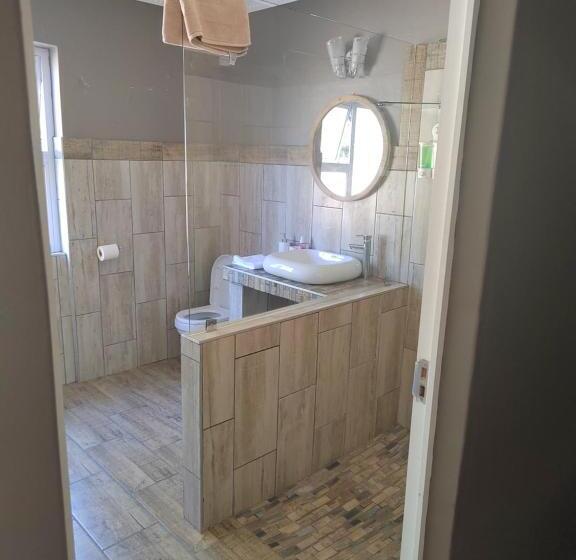 פנסיון Crayfish Creek Guest House