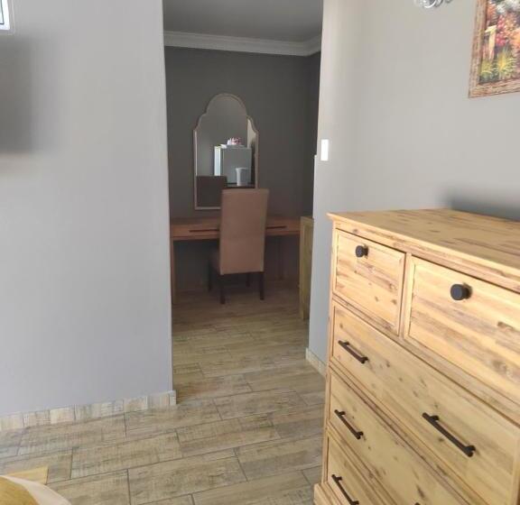 פנסיון Crayfish Creek Guest House