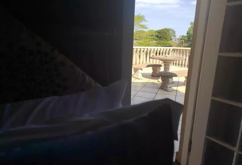 ペンション Crayfish Creek Guest House