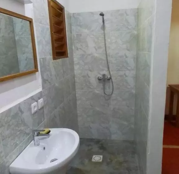 پانسیون Villa Colibri