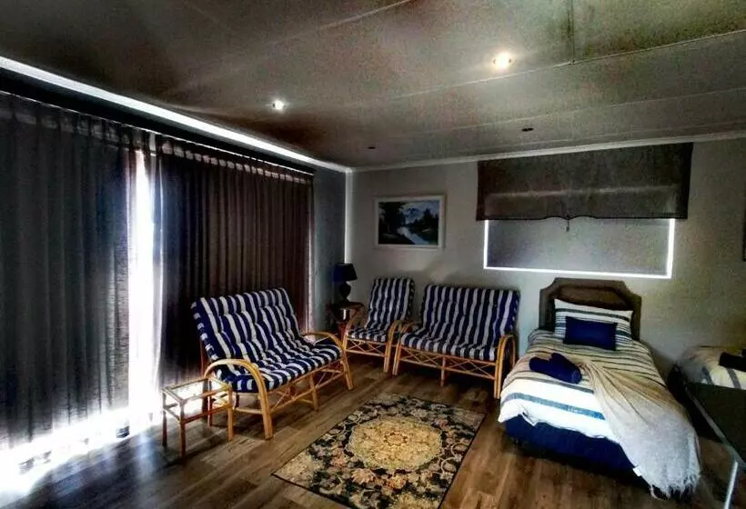 ペンション Blue Owl Guest House
