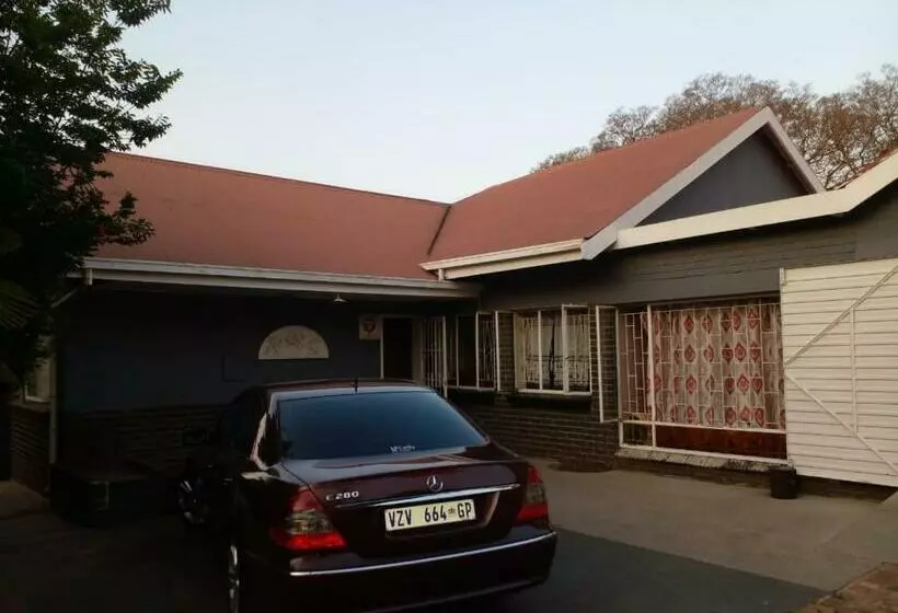 ペンション Kempton Park Lodge