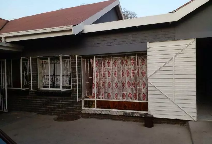 ペンション Kempton Park Lodge