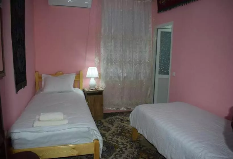 ペンション Musobek Guest House