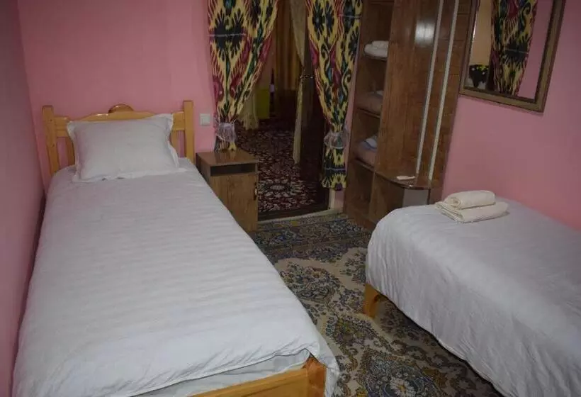 ペンション Musobek Guest House