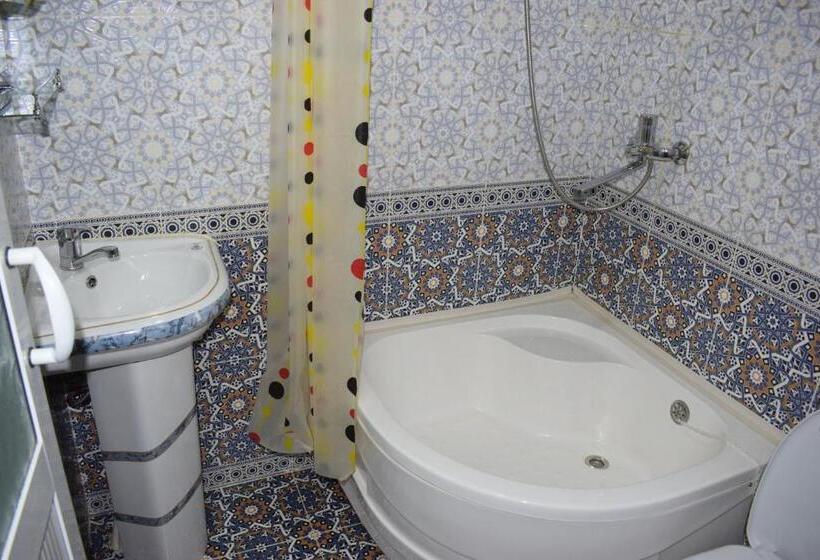 بنسيون Musobek Guest House