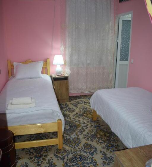 بنسيون Musobek Guest House