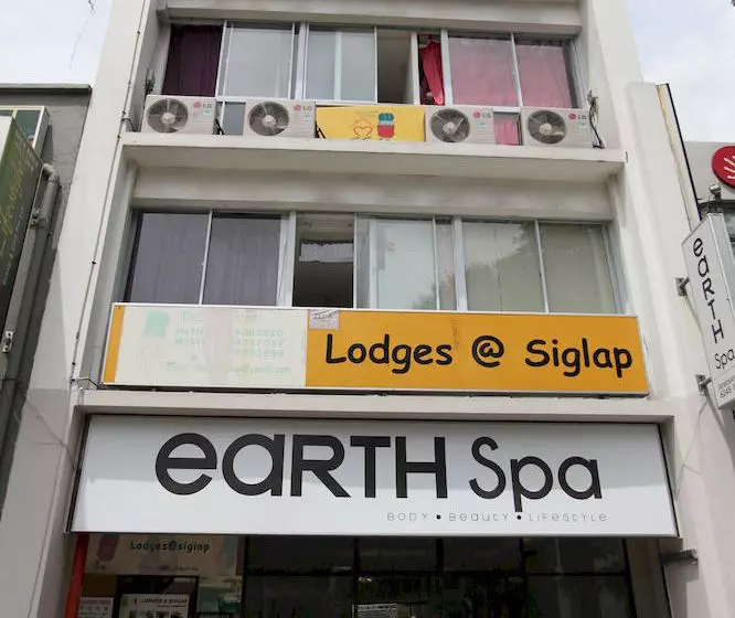 هاستل Aces Lodges