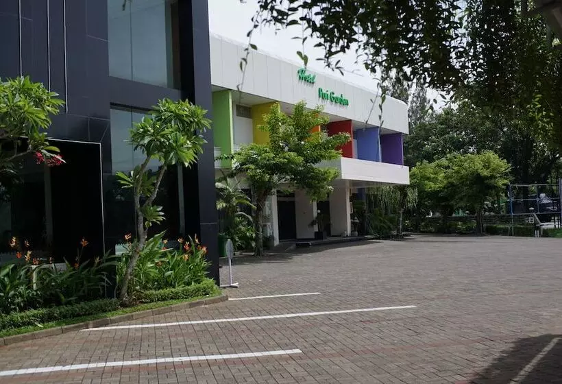 בית מלון כפרי New Puri Garden Bandara Semarang