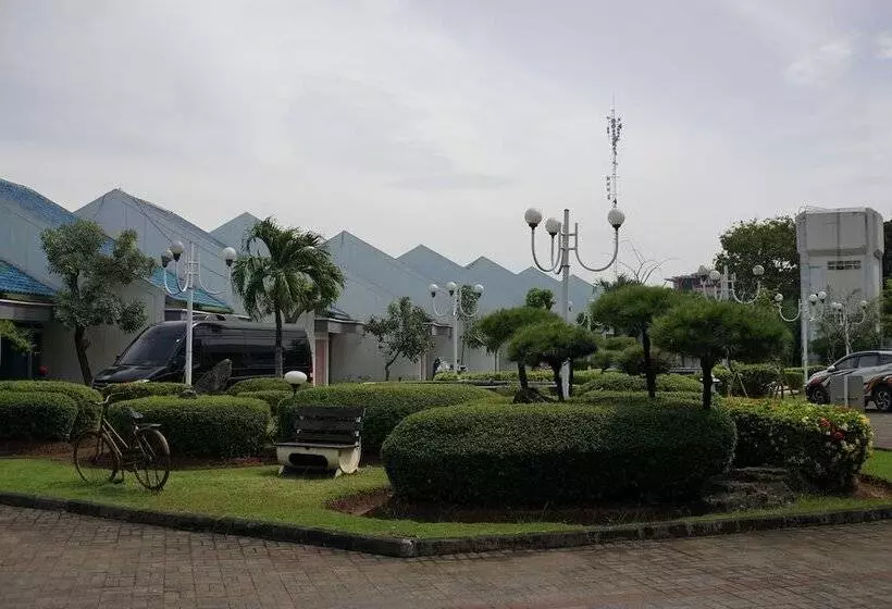 בית מלון כפרי New Puri Garden Bandara Semarang