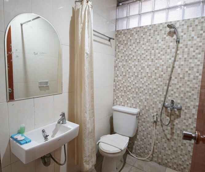 فندق New Puri Garden Bandara Semarang