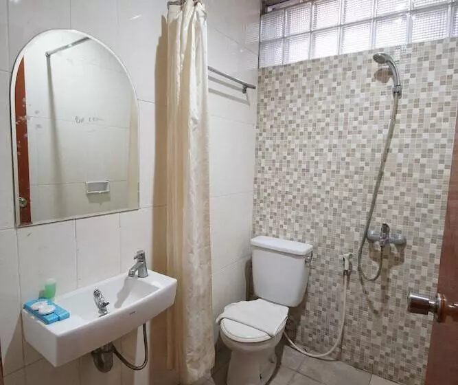 בית מלון כפרי New Puri Garden Bandara Semarang