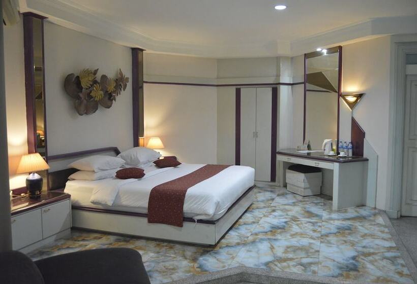 فندق New Puri Garden Bandara Semarang