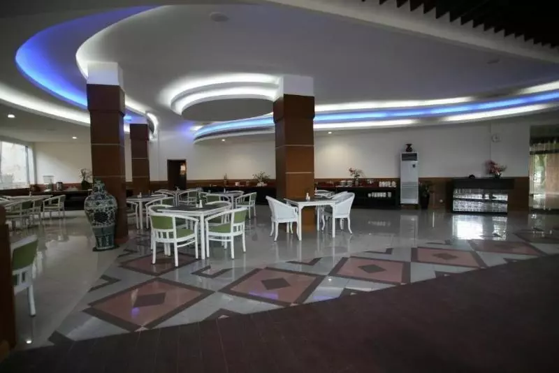 בית מלון כפרי New Puri Garden Bandara Semarang