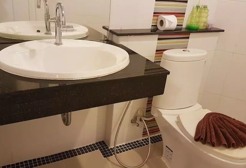 Green Harbor Hotel & Service Apartment