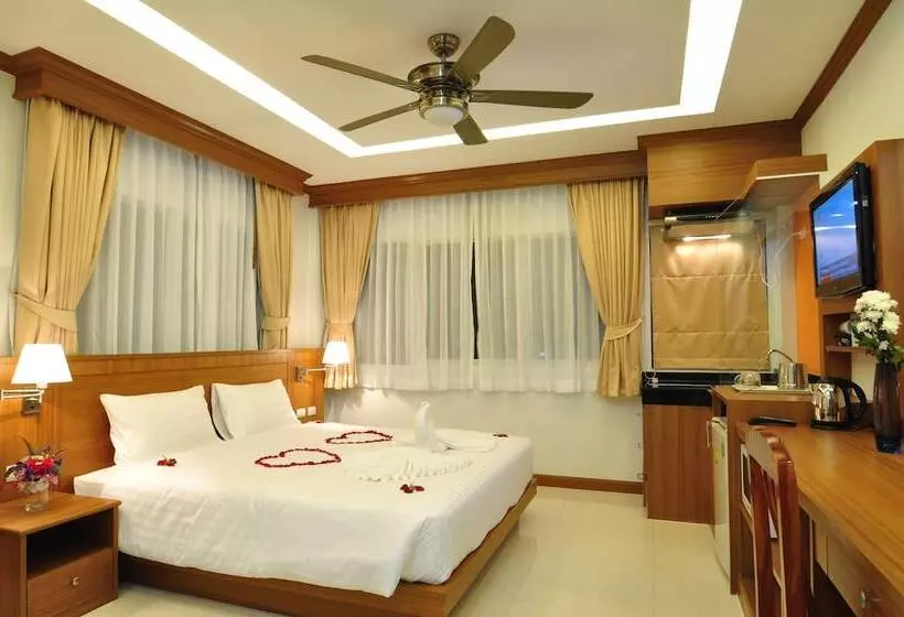 Green Harbor Hotel & Service Apartment