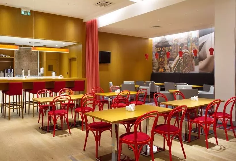 Отель Hampton By Hilton Saint Petersburg Expoforum