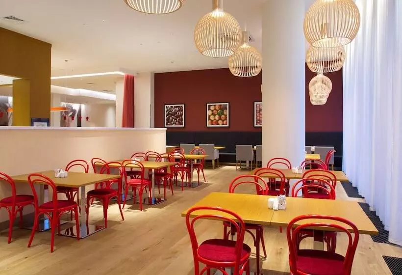 Отель Hampton By Hilton Saint Petersburg Expoforum