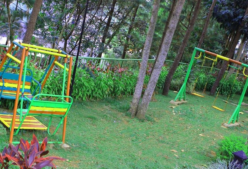 בית מלון כפרי Jambuluwuk Convention Hall & Resort Puncak