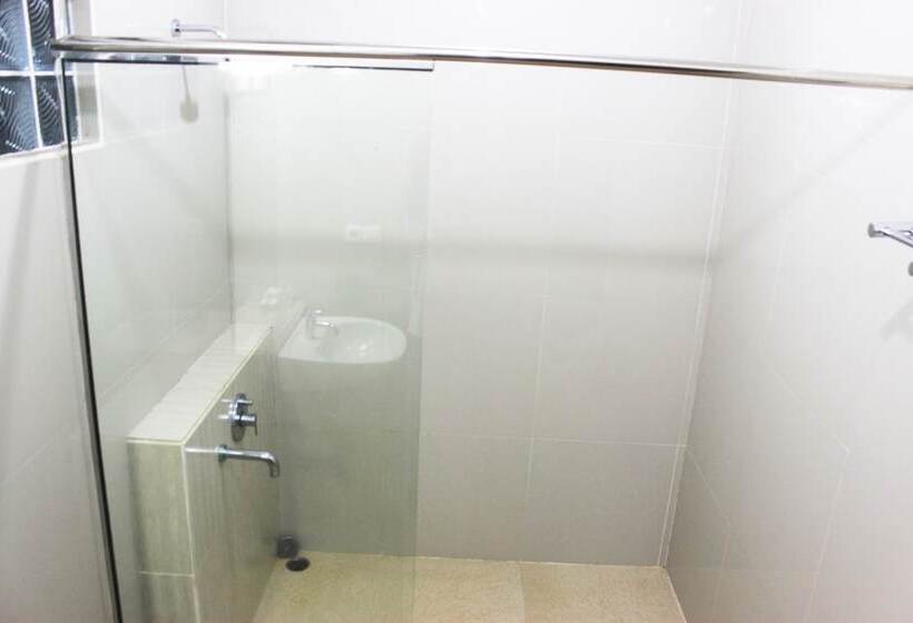 בית מלון כפרי Jambuluwuk Convention Hall & Resort Puncak