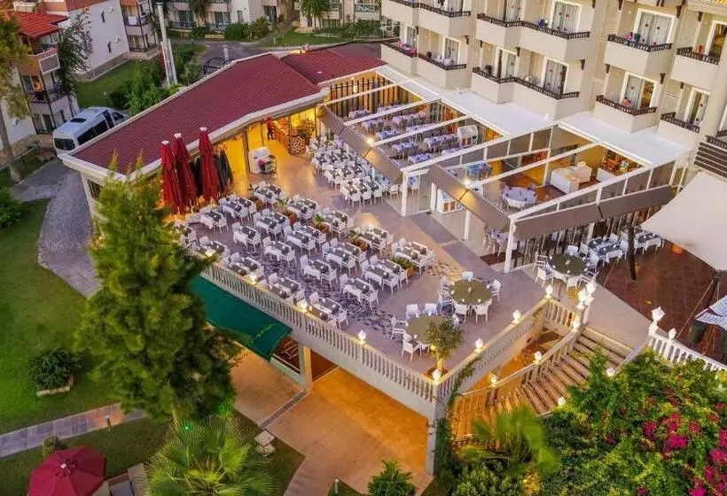 ホテル Justiniano Deluxe Resort