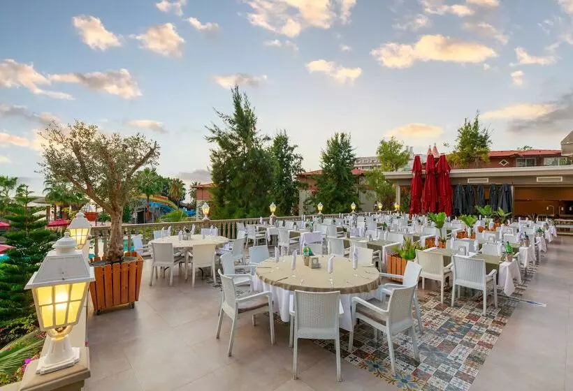 ホテル Justiniano Deluxe Resort