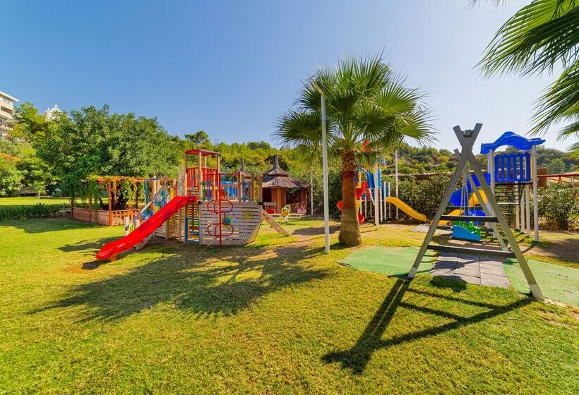 فندق Justiniano Deluxe Resort