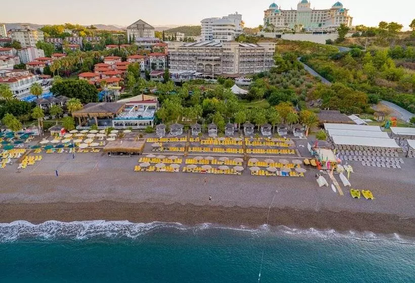 ホテル Justiniano Deluxe Resort