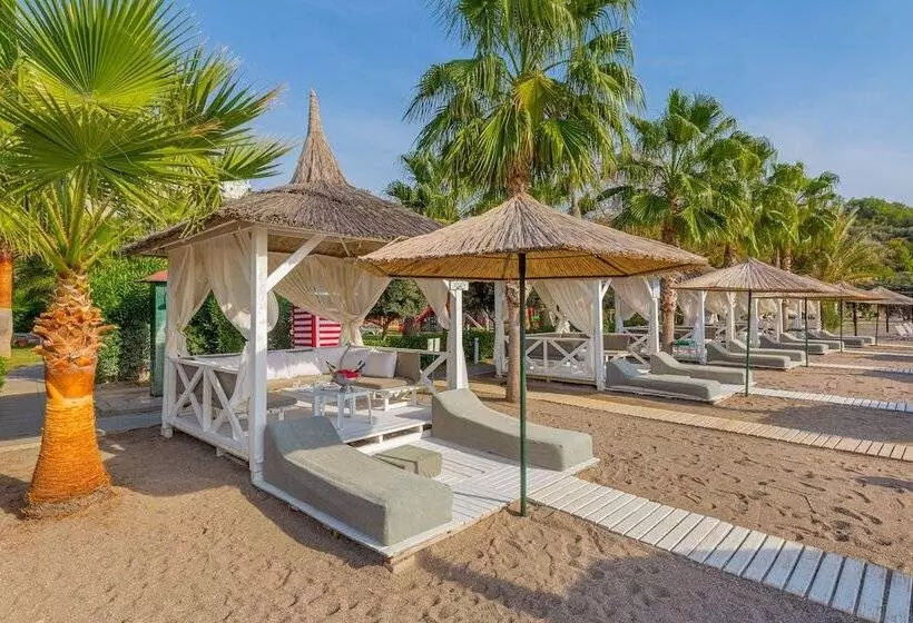 ホテル Justiniano Deluxe Resort