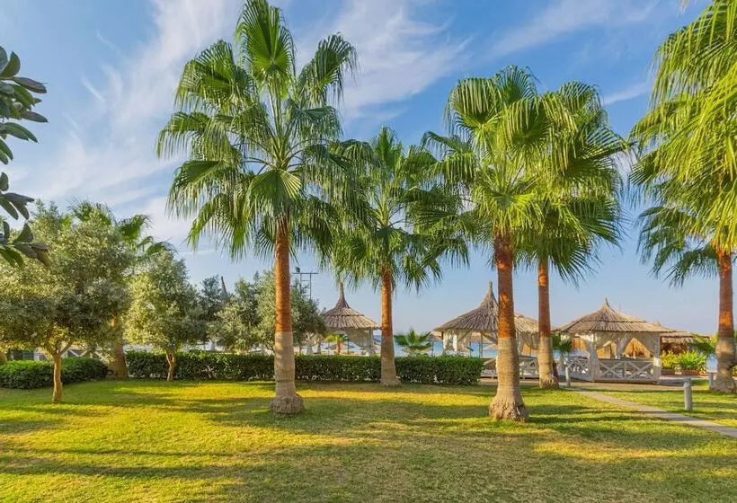 ホテル Justiniano Deluxe Resort