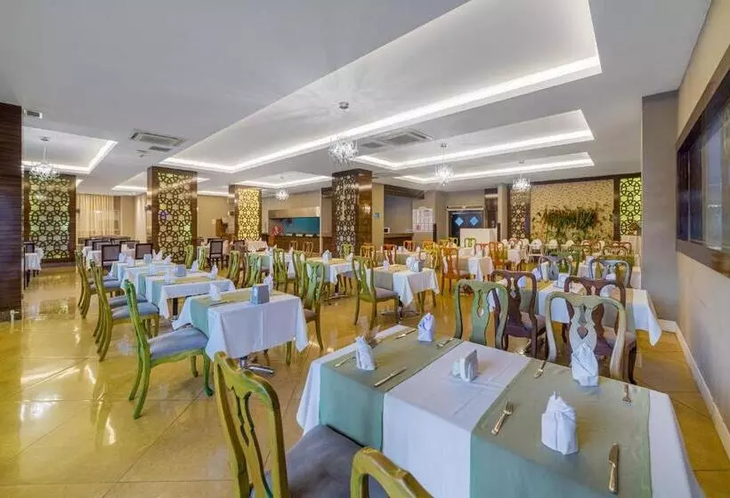 ホテル Justiniano Deluxe Resort